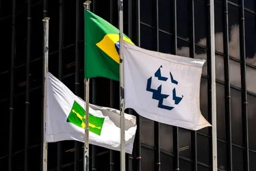 
			
				Brasil e China assinarão nessa terça (13) acordo de swap de moedas
			
			