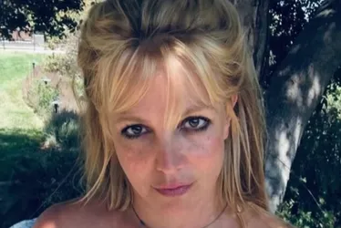 
			
				Britney Spears aparece nervosa em vídeo após fumar em avião
			
			