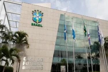
			
				CBF supera Flamengo e fatura mais que todos os clubes do Brasil
			
			