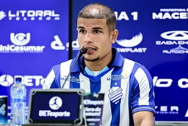 
			
				CSA confirma lesão do lateral direito Felipe Albuquerque
			
			