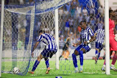 
			
				CSA vence no jogo dos duelos: Higo ajusta com precisão e desmonta o modelo do Maringá
			
			