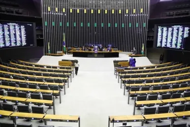 
			
				Câmara aprova urgência de projeto que aumenta número de deputados
			
			