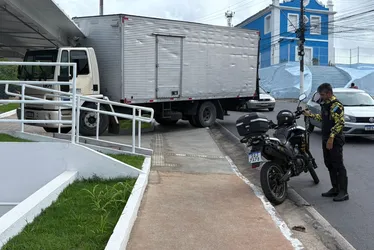 
			
				Caminhão perde controle em ladeira e colide em UBS no bairro de Bebedouro
			
			