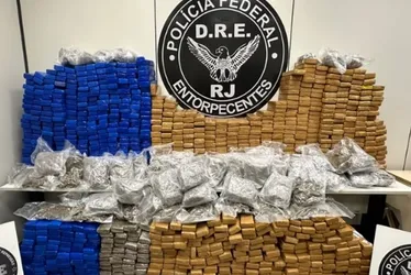 
			
				Caminhoneiro é preso com quase 1 tonelada de drogas de facção
			
			