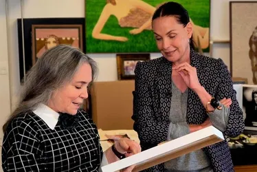 
			
				Carolina Ferraz e Regina Duarte se reencontram cinco anos após discussão por política
			
			