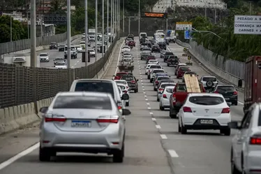 
			
				Carro do goleiro do Flamengo é atingido por tiros no Rio
			
			