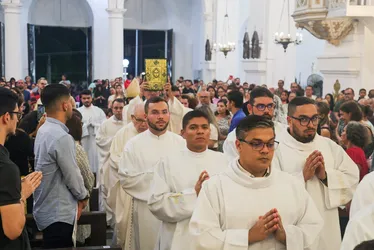 
			
				Catedral de Maceió fica lotada com celebração da Ceia do Senhor e gesto do lava-pés
			
			
