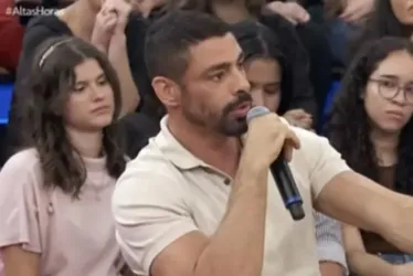 
			
				Cauã Reymond desabafa sobre bullying pela mãe ter tido HIV
			
			