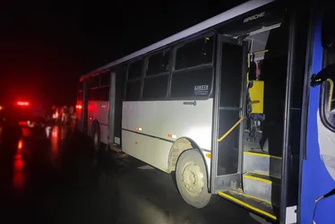 
			
				Colisão frontal entre motocicleta e ônibus de estudantes mata condutor na AL-115
			
			