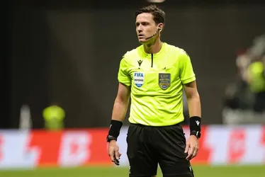 
			
				Com dois brasileiros, Fifa divulga rbitros escolhidos para atuar no Mundial de Clubes
			
			