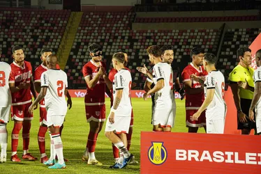 
			
				Com dois gols relâmpagos, CRB perde para o Botafogo-SP, fora de casa, pela Série B: 2 a 1
			
			