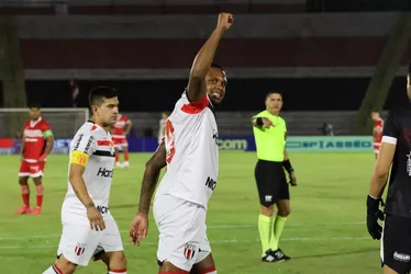 
			
				Com dois gols relâmpagos, CRB perde para o Botafogo-SP, fora de casa, pela Série B: 2 a 1
			
			