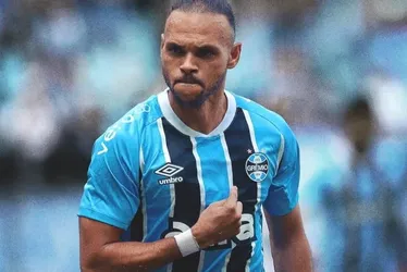 
			
				Com gol em pênalti polêmico, Grêmio vence o Bahia e sai do Z-4
			
			