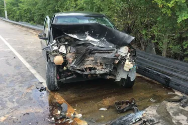 
			
				Condutor com sinais de embriaguez causa acidente, é levado à Central e fica preso por dívida de pensão alimentícia
			
			