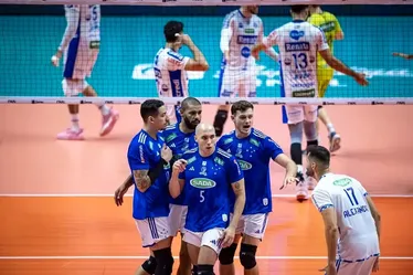 
			
				Cruzeiro vira sobre Campinas e fica com o título da Superliga
			
			