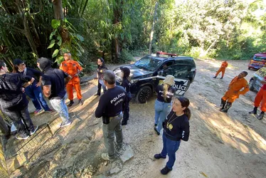 
			
				Da procura a retirada de corpo da fossa: vídeo mostra trabalho da polícia no caso Ana Beatriz
			
			