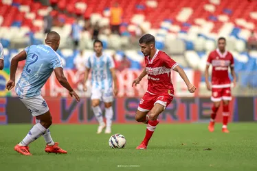 
			
				Delegação do CRB já está em São Paulo e treina para jogo com o Santos, pela Copa do Brasil
			
			