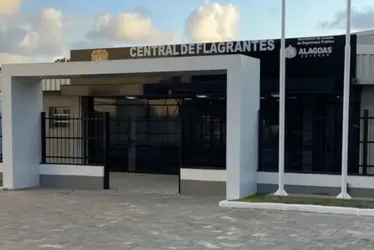 
			
				Dois menores são apreendidos por roubar bolsa de mulher no Benedito Bentes
			
			