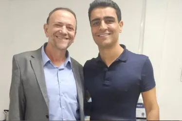 
			
				Edinho, candidato de Lula no PT, é recebido por Paulo e JHC em Maceió
			
			