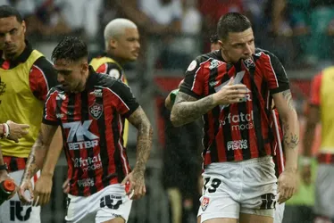 
			
				Em jogo com duas expulsões, Bahia supera o Vitória e mantém tabu em clássicos
			
			