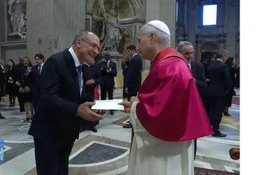 
			
				Em viagem ao Vaticano, Alckmin convida Leão XIV para a COP30 no Brasil
			
			