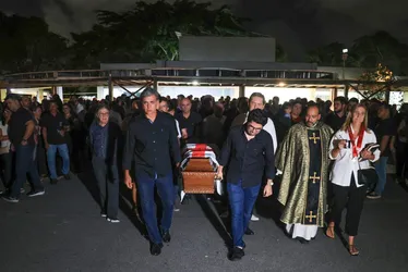 
			
				Empresário Enaldo Marques é sepultado em Maceió
			
			