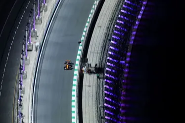 
			
				Fórmula 1: Piastri vence GP da Arábia Saudita e lidera temporada
			
			