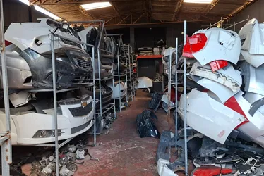 
			
				Funcionário de desmanche foi preso em flagrante enquanto desmontava carro
			
			