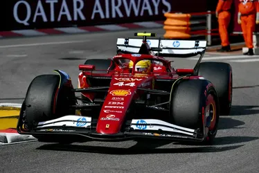
			
				Hamilton é punido e perde posições no grid de Mônaco por atrapalhar Verstappen
			
			