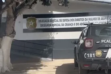 
			
				Homem é preso após atacar casa da mãe e descumprir medida protetiva
			
			