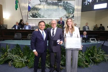 
			
				Homenagem: Teotonio Vilela Filho recebe comenda Tavares Bastos em solenidade
			
			