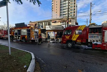 
			
				Incêndio atinge loja de materiais para piscina no bairro de Jatiúca; veja vídeos!
			
			