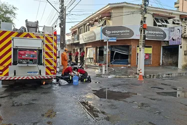 
			
				Incêndio atinge loja de materiais para piscina no bairro de Jatiúca; veja vídeos!
			
			