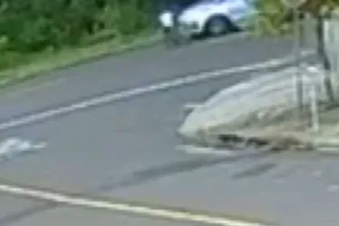 
			
				Irmãos de 5 e 11 anos em bicicleta são atropelados por carro
			
			