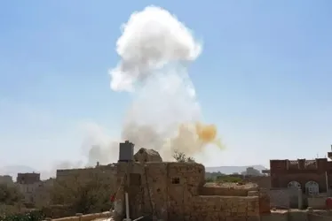 
			
				Israel bombardeia aeroporto no Iêmen e diz ter atingido avião
			
			