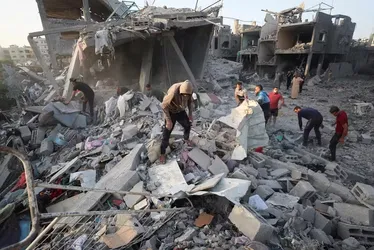 
			
				Israel intensifica bombardeios e deixa 70 mortos em Gaza
			
			