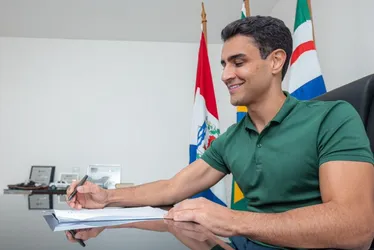 
			
				JHC anuncia reajuste linear de 5% para servidores efetivos de Maceió
			
			