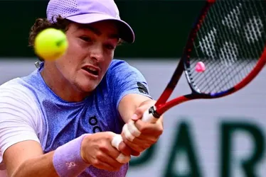 
			
				João Fonseca perde para o número 5 do mundo na terceira rodada de Roland Garros
			
			