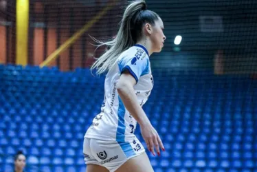 
			
				Jogadora revela que foi expulsa de time após criar perfil adulto
			
			