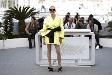 
			
				Kristen Stewart, Natalie Portman e Diane usam looks com pernas à mostra
			
			