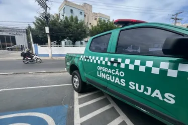 
			
				Lava-jato é flagrado despejando água com produtos químicos em rede de drenagem
			
			