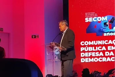 
			
				Lessa enfrenta a “dor” e tem legado reconhecido nos 40 anos da Secom
			
			