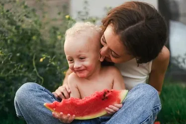 
			
				Mães da Geração Z repensam a criação dos filhos com foco no respeito
			
			