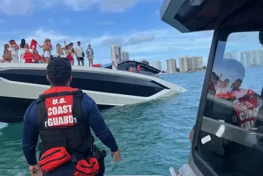 
			
				Mais de 30 pessoas são resgatadas após naufrágio de iate em Miami
			
			
