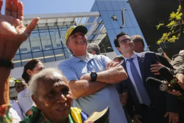 
			
				Médicos de Bolsonaro recomendam que ele não vá a ato pela anistia
			
			