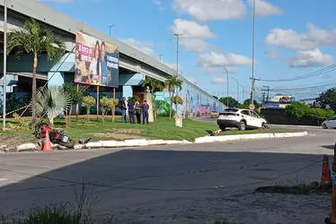 

				Vídeo: condutor com sinais de embriaguez sobe canteiro e deixa uma pessoa morta

			
