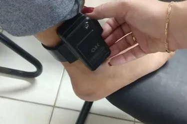 
			
				Mulher é presa após violar tornozeleira eletrônica 72 vezes em Santana do Ipanema
			
			