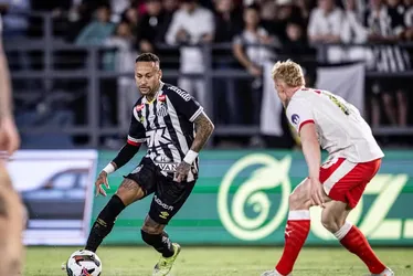 
			
				Neymar atua por 45 minutos em amistoso e prova que precisa de ajuda
			
			