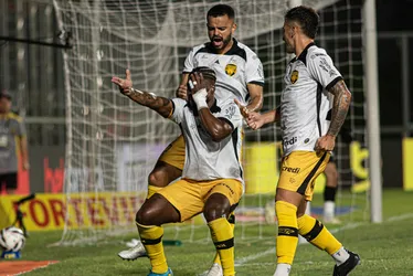 
			
				Nos acréscimos, CRB arranca empate com o Amazonas, mas segue fora do G4 da Série B: 1 a 1
			
			