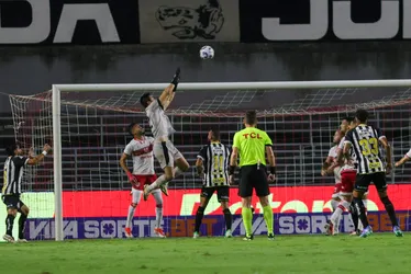 
			
				Nos pênaltis e com Neymar em campo, CRB vence o Santos e vai às oitavas da Copa do Brasil
			
			